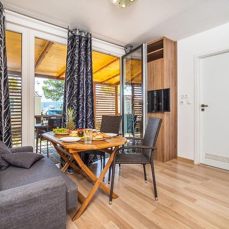 Mediteran Travel Mobile Homes Uvala Slana Selce Exterior foto